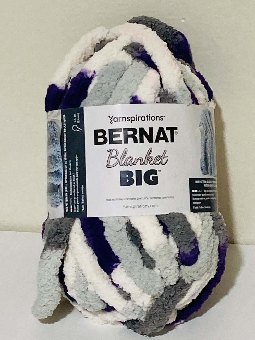 NWT 11.5 oz / 300g Bernat Blanket Big Plush Stripe Yarn - color Plum Fest